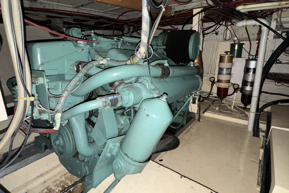 1967 Hatteras 44 Motor