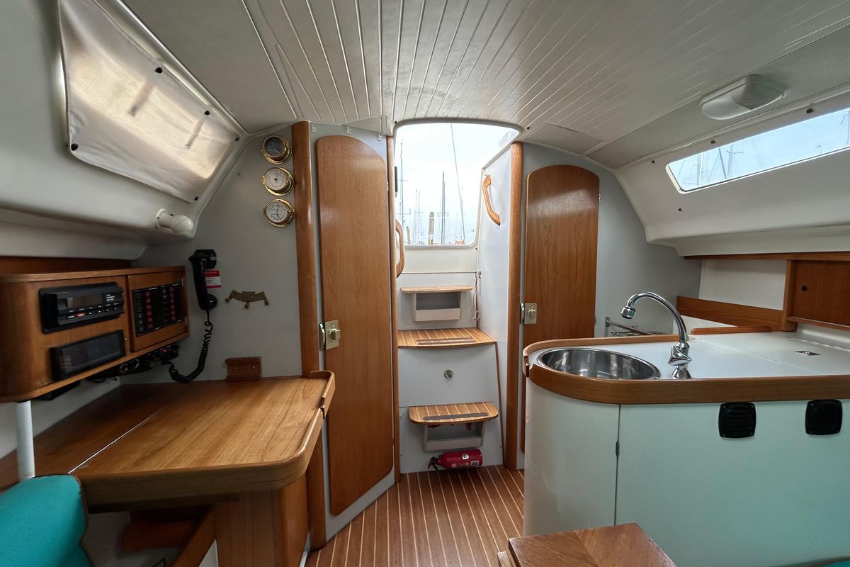 1993 Jeanneau Sun Way 29