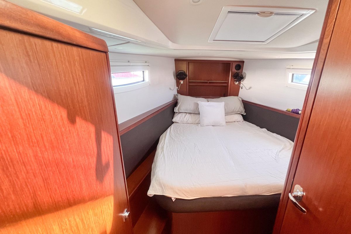2018 Bavaria Vision 42