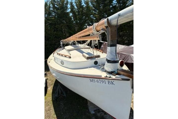 1974 Marshall 22 Catboat