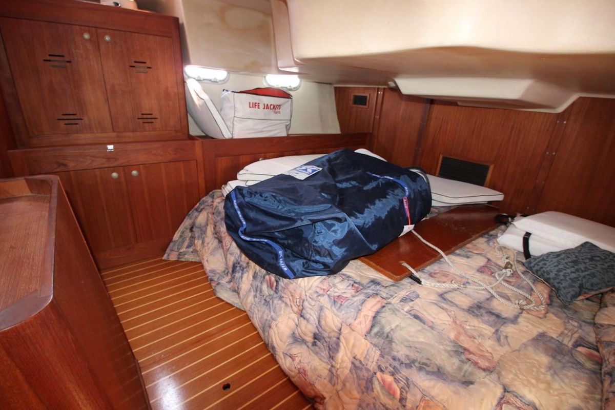 2000 Hunter 410