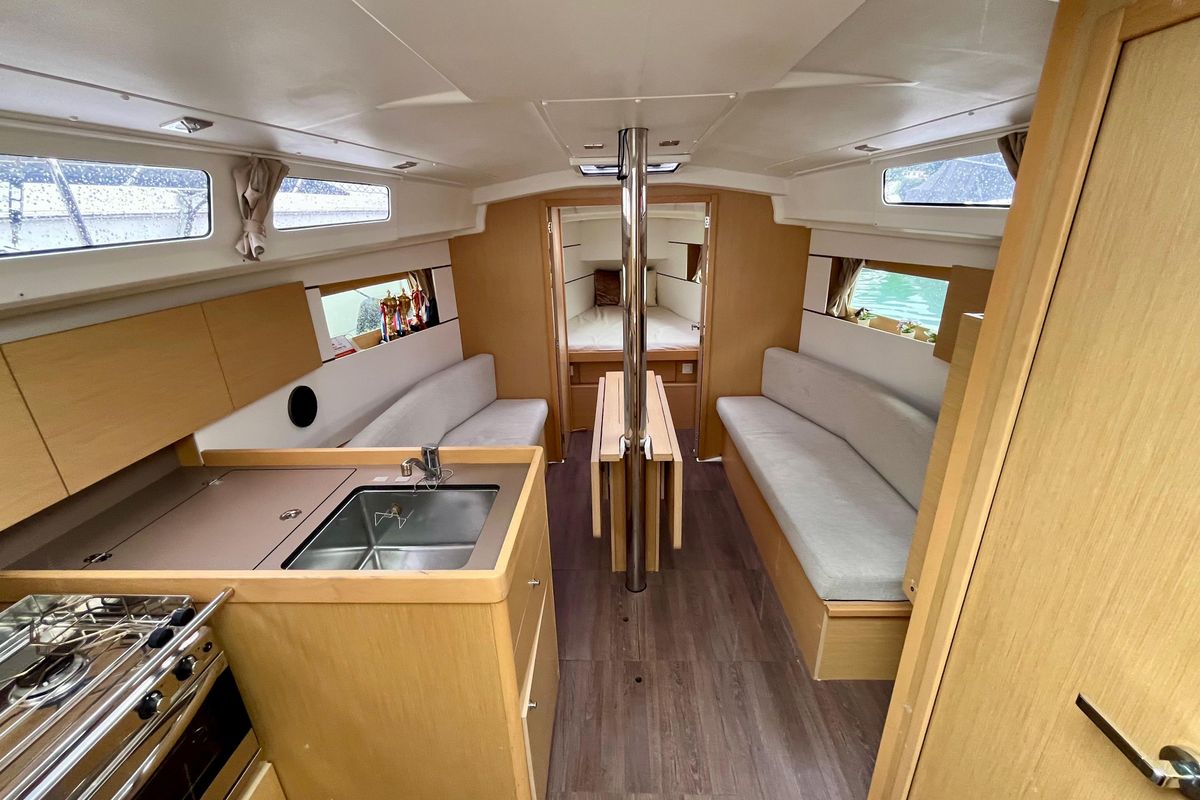 2019 Beneteau Oceanis 35.1