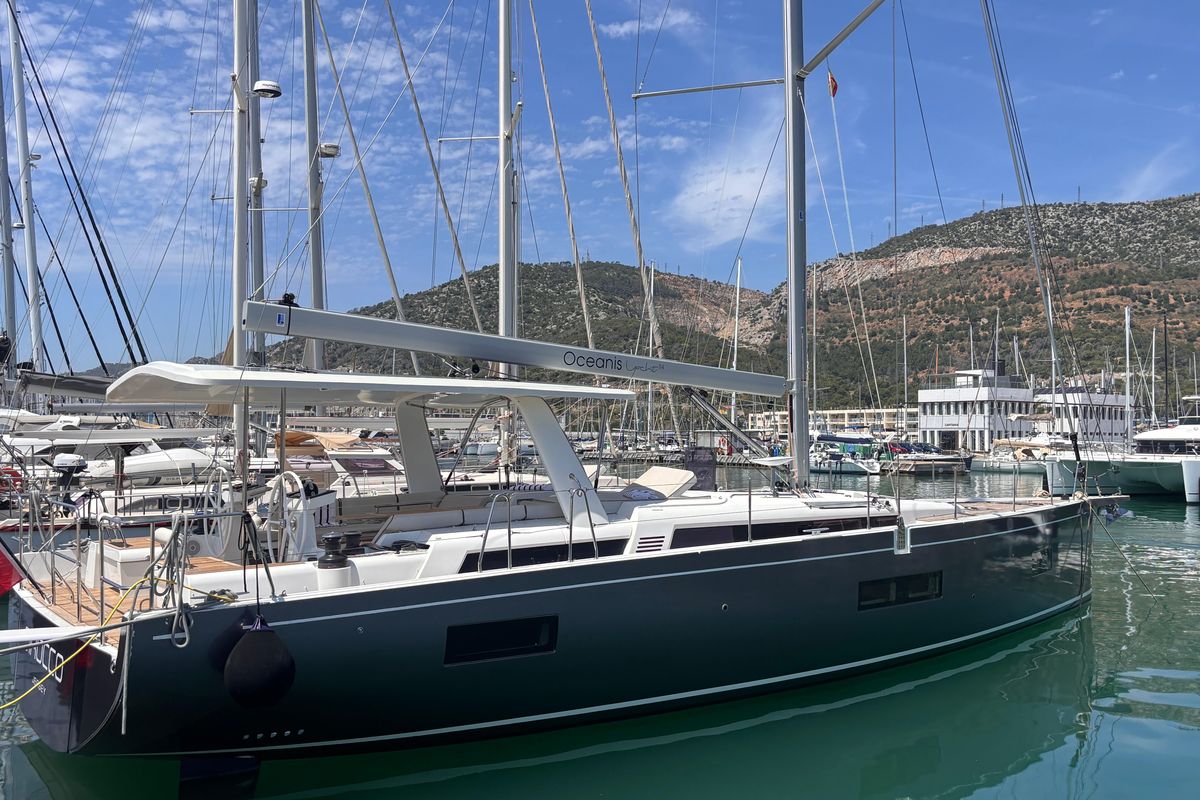 2020 Beneteau Oceanis Yacht 54