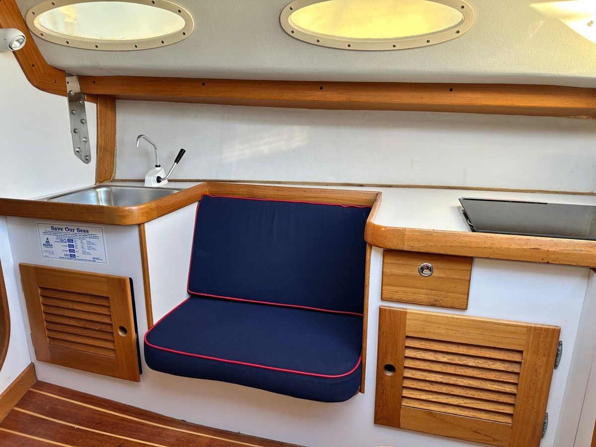 2002 Alerion 28 Express