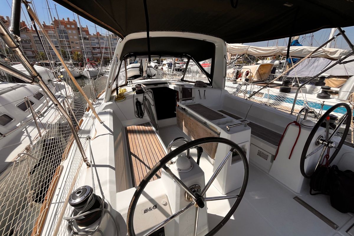 2018 Beneteau Oceanis 35.1