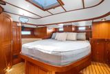 2005 Hylas 54