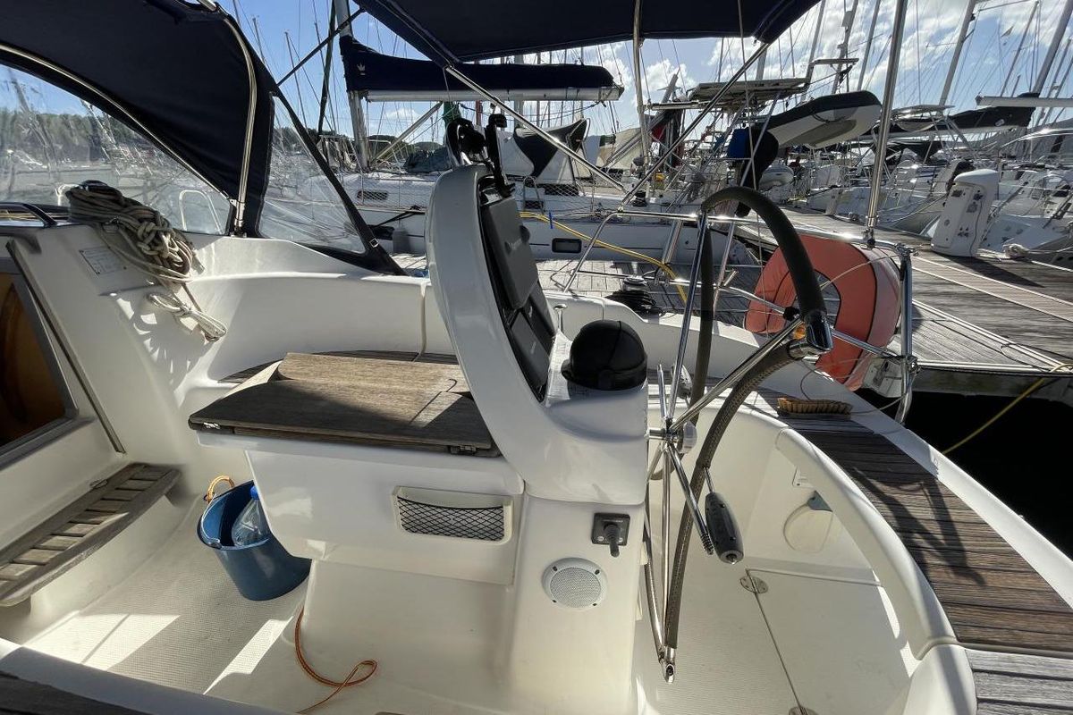 2006 Bavaria Cruiser 33
