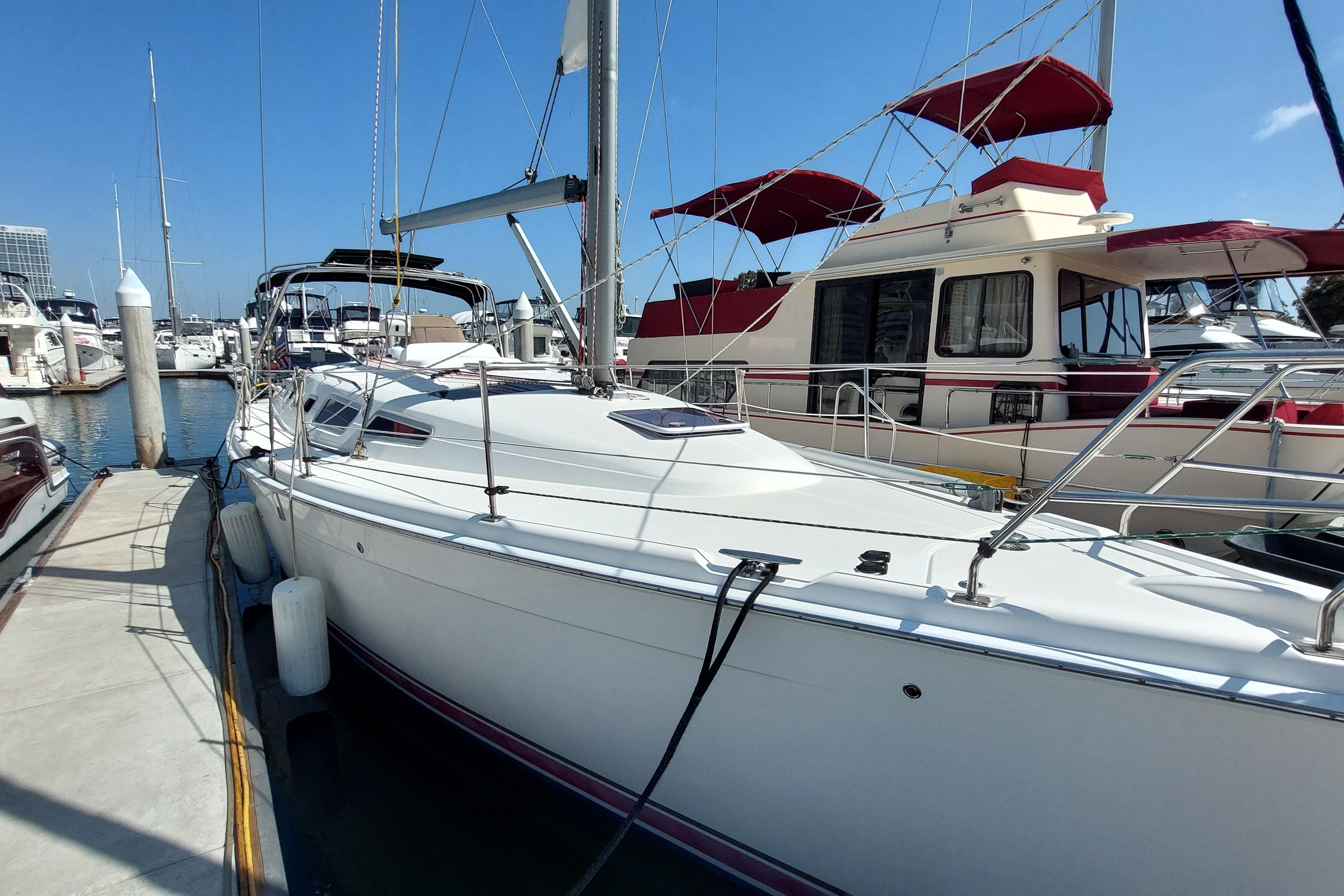 2005 Hunter 38