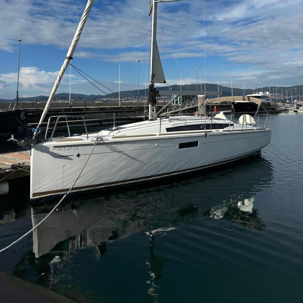 2015 Jeanneau Sun Odyssey 349 for sale in Vigo, Pontevedra, Spain