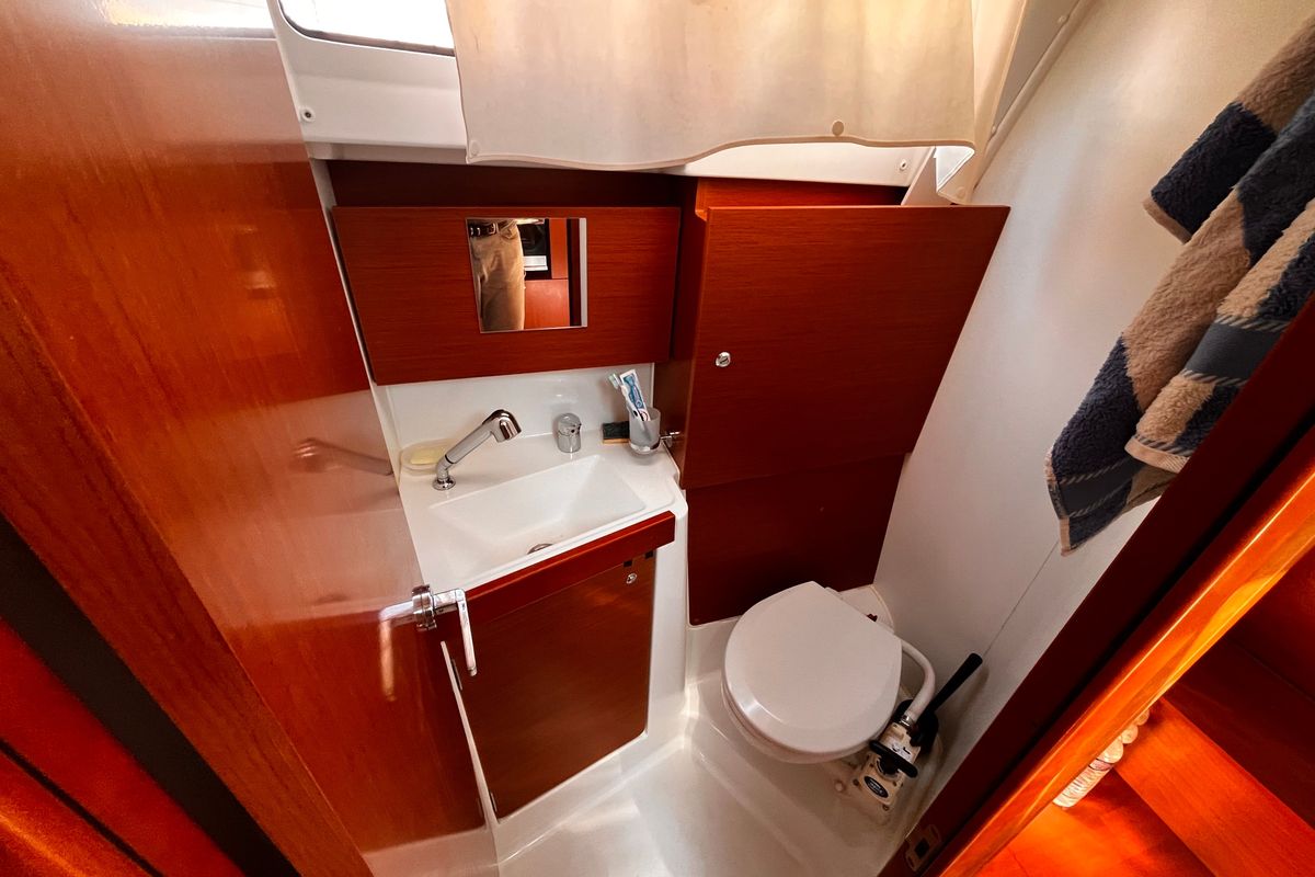 2018 Beneteau Oceanis 35.1