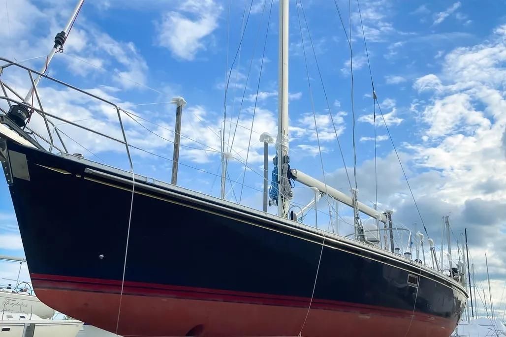 1999 Hylas 54
