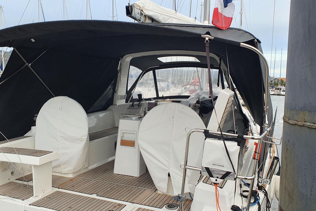 2020 Beneteau Oceanis 35.1