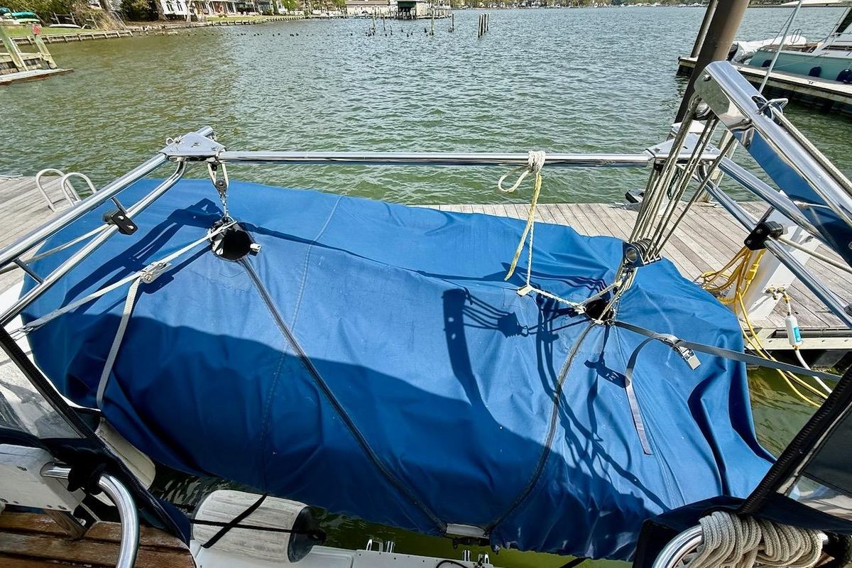 2006 Hunter 41 Deck Salon