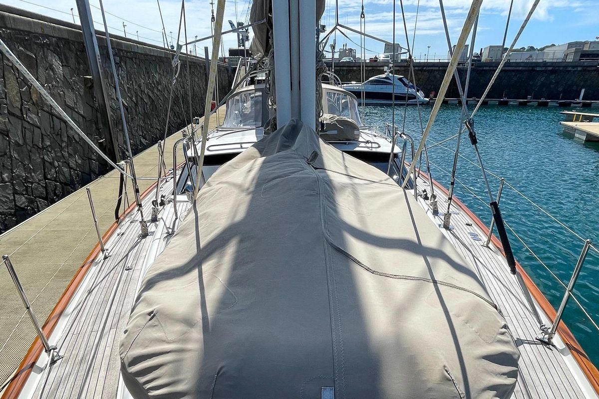 2002 Oyster 62