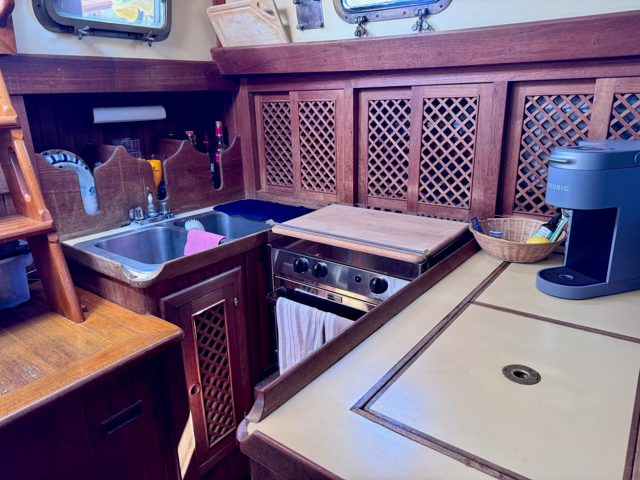 1986 Young Sun 35 Cutter Boats
