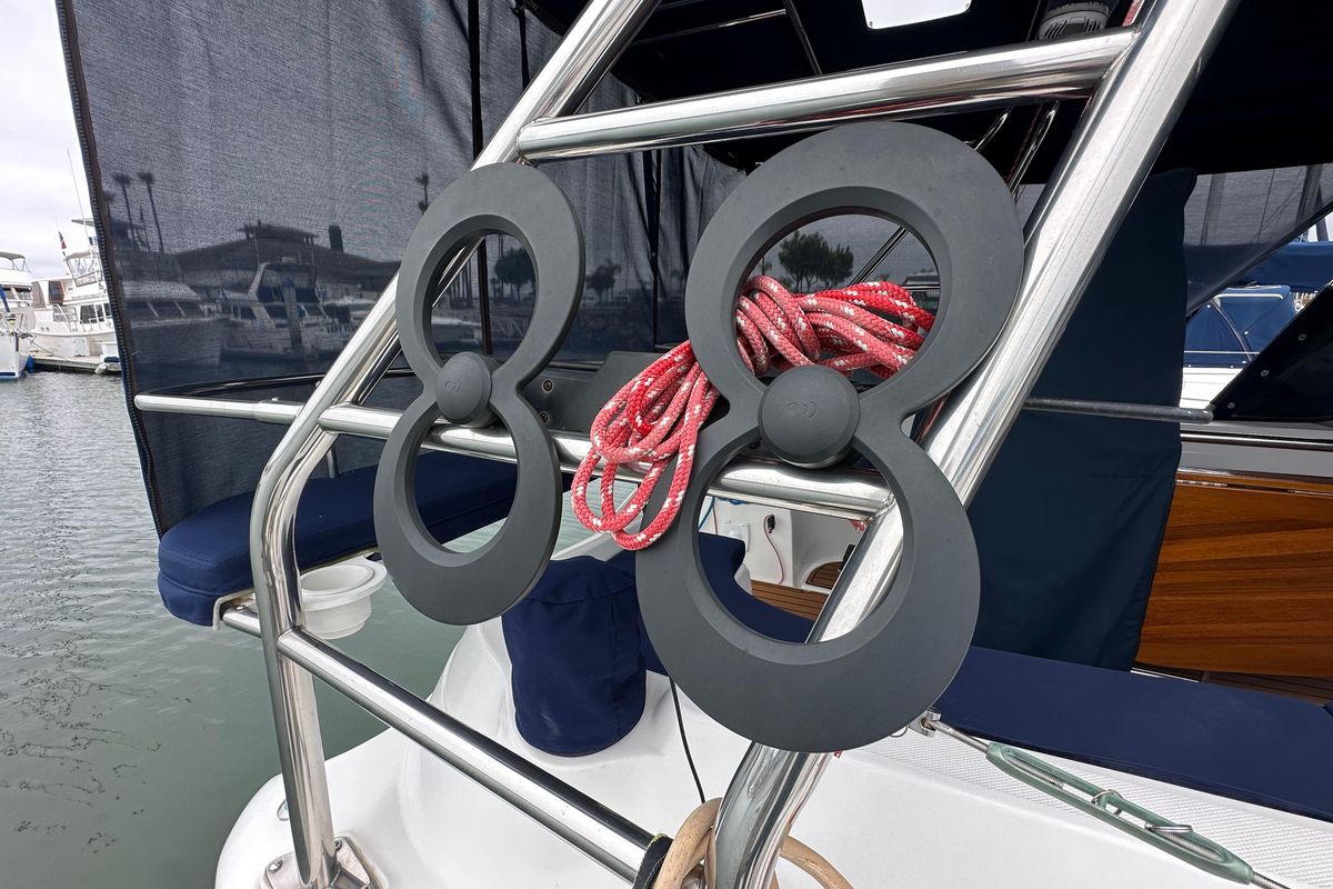 2003 Hunter 426 Deck Salon