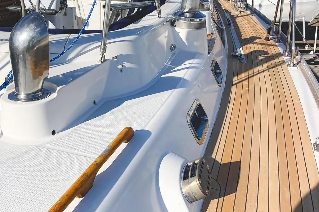 1999 Hylas 54