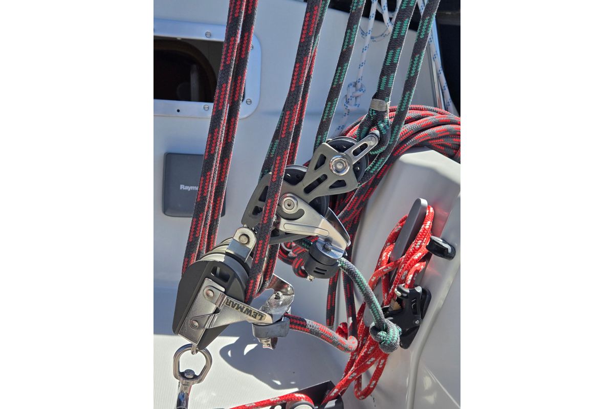 1985 Beneteau First 375