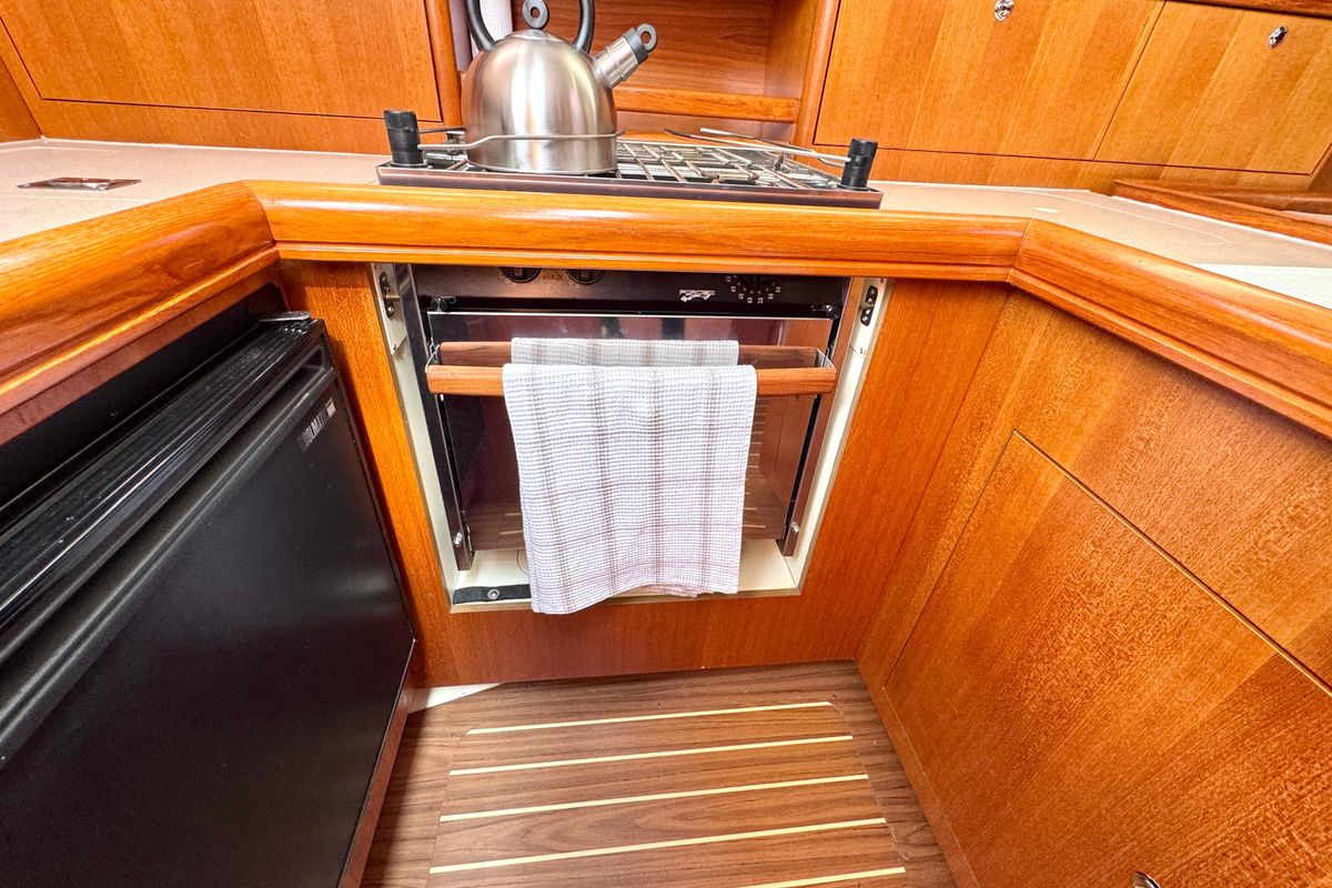 2006 Hunter 33