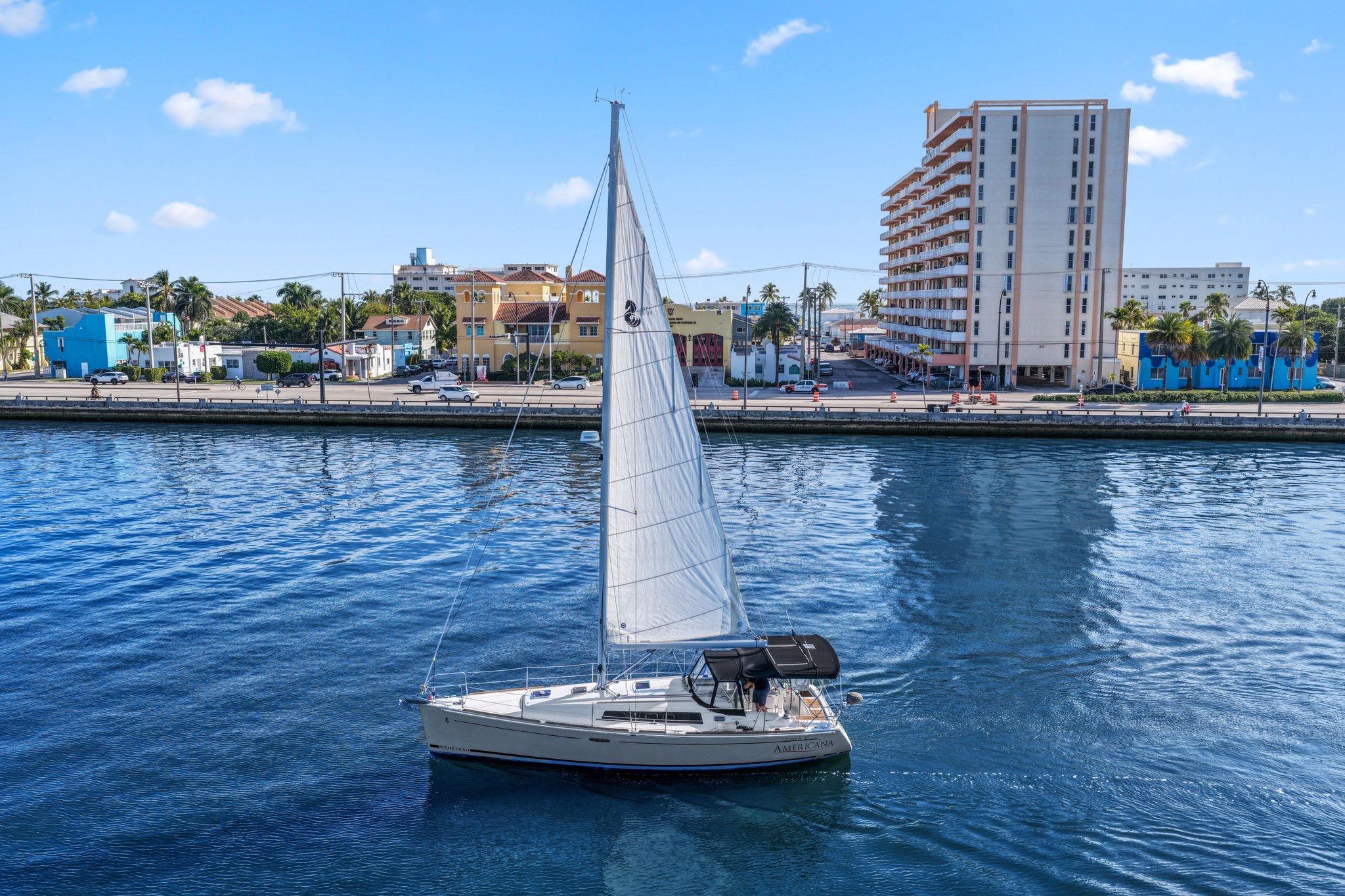 2014 Beneteau Oceanis 37