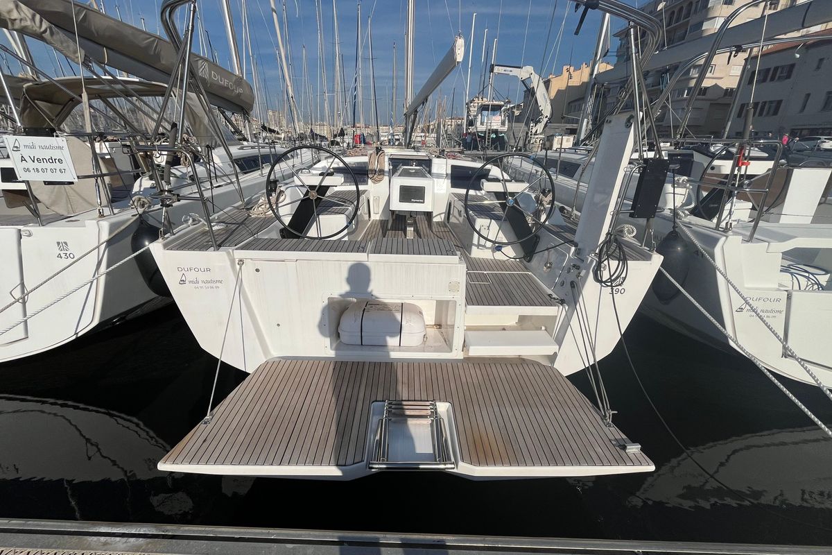2022 Dufour 390