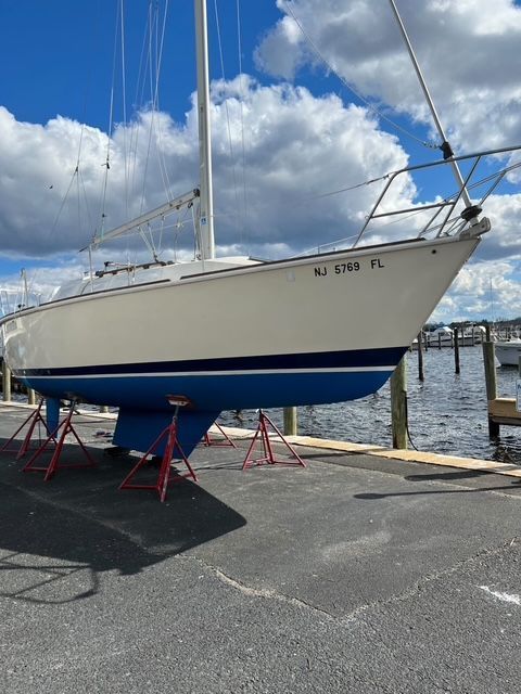 1988 Pearson 28 Sloop