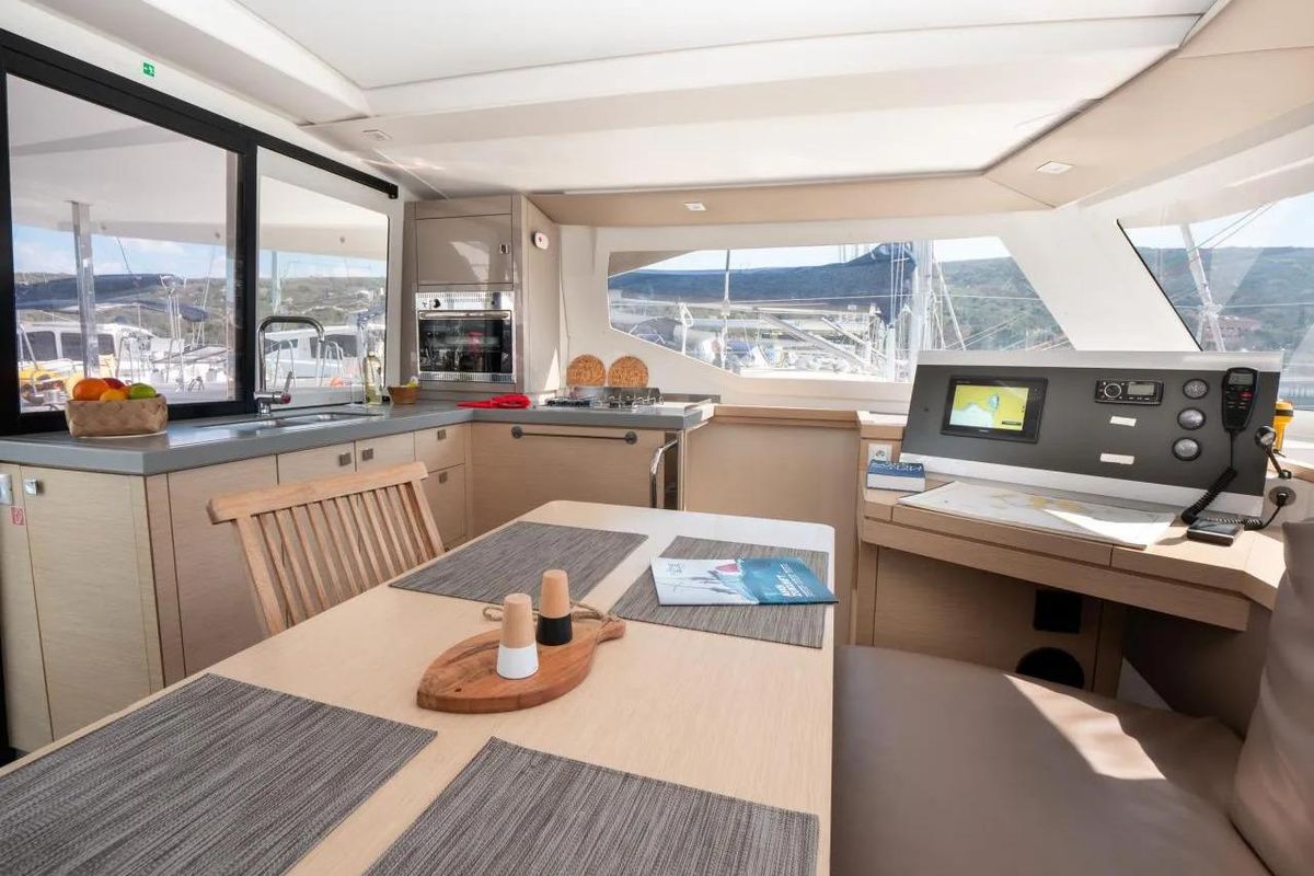 2017 Fountaine Pajot Lucia 40