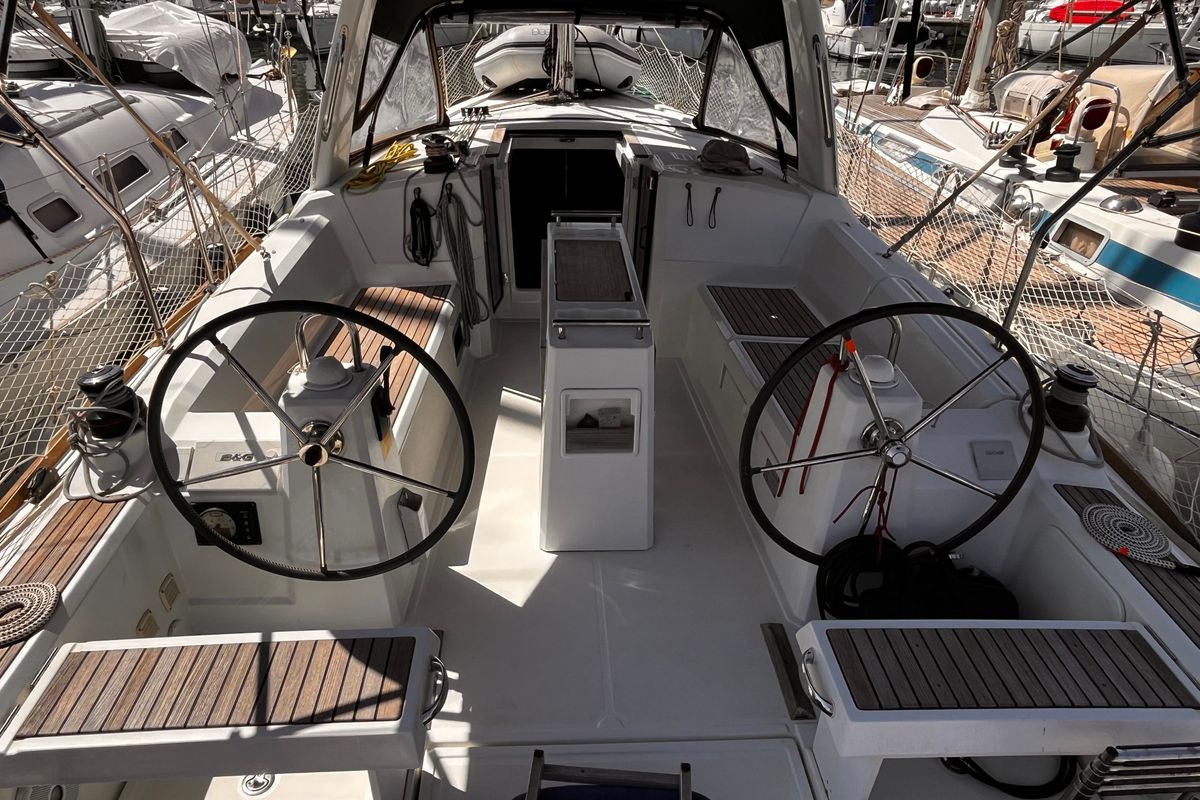 2018 Beneteau Oceanis 35.1