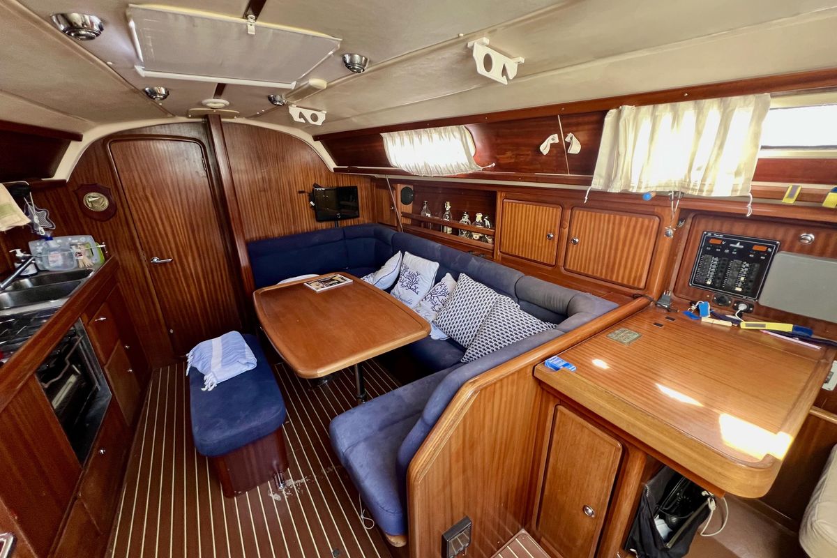 2002 Bavaria 37
