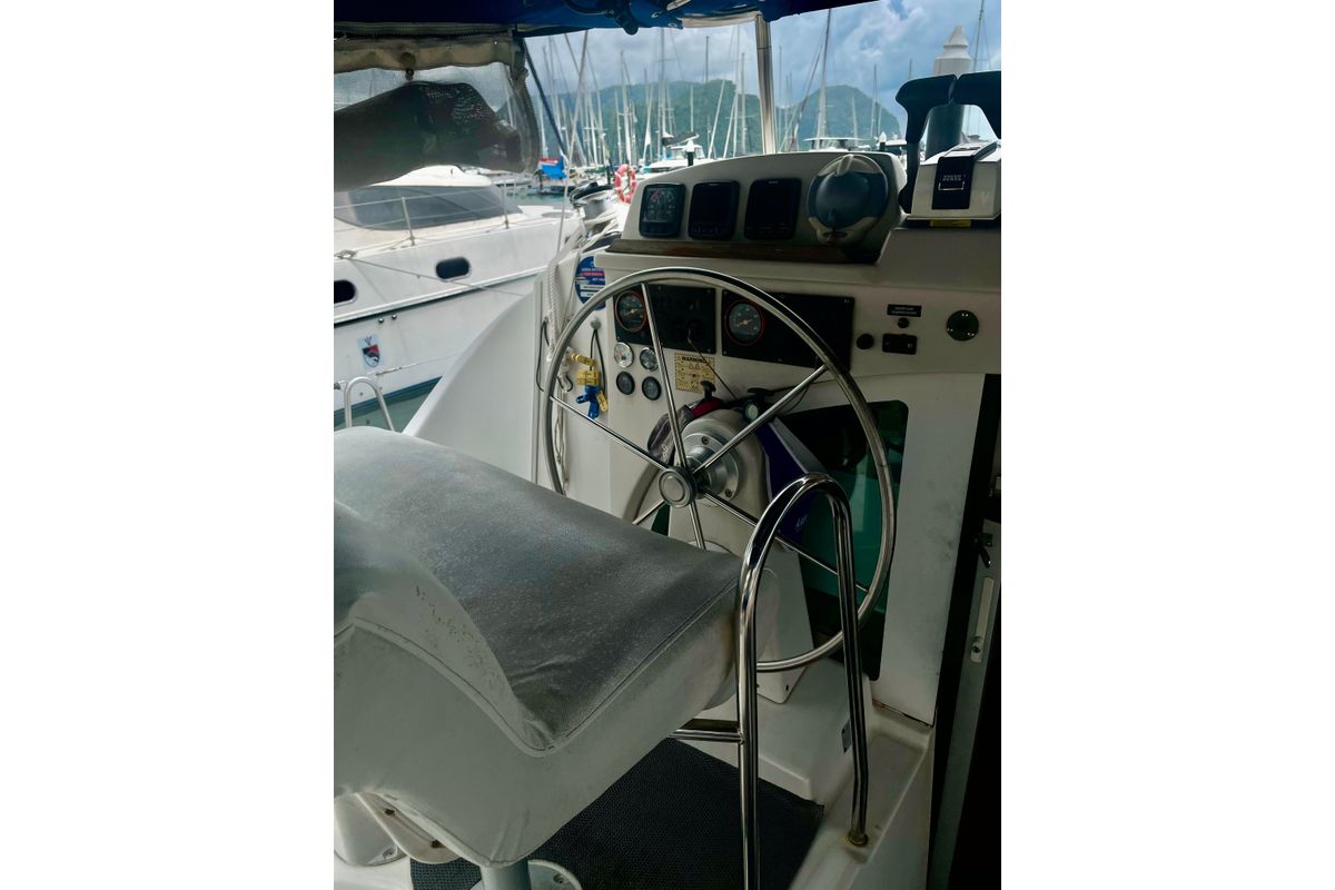 2003 Lagoon 380