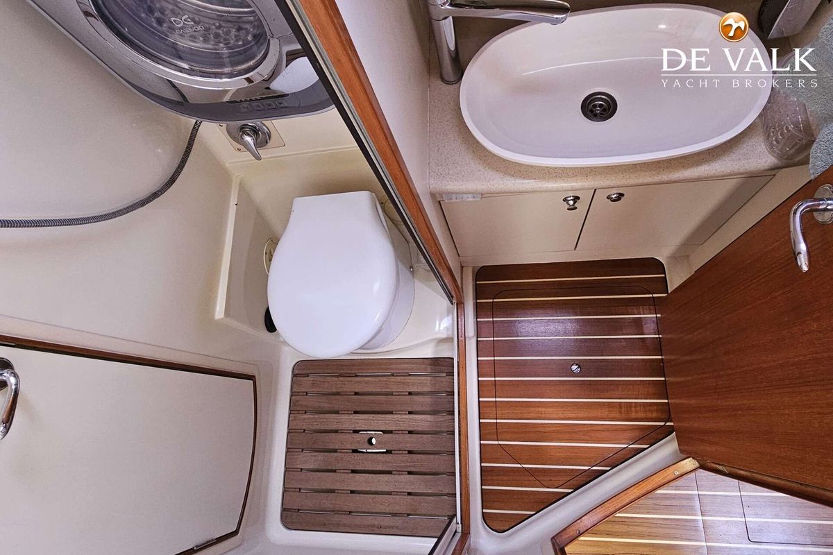 2005 Hunter 38