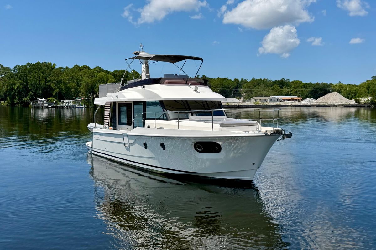 2025 Beneteau Swift Trawler 41 Fly