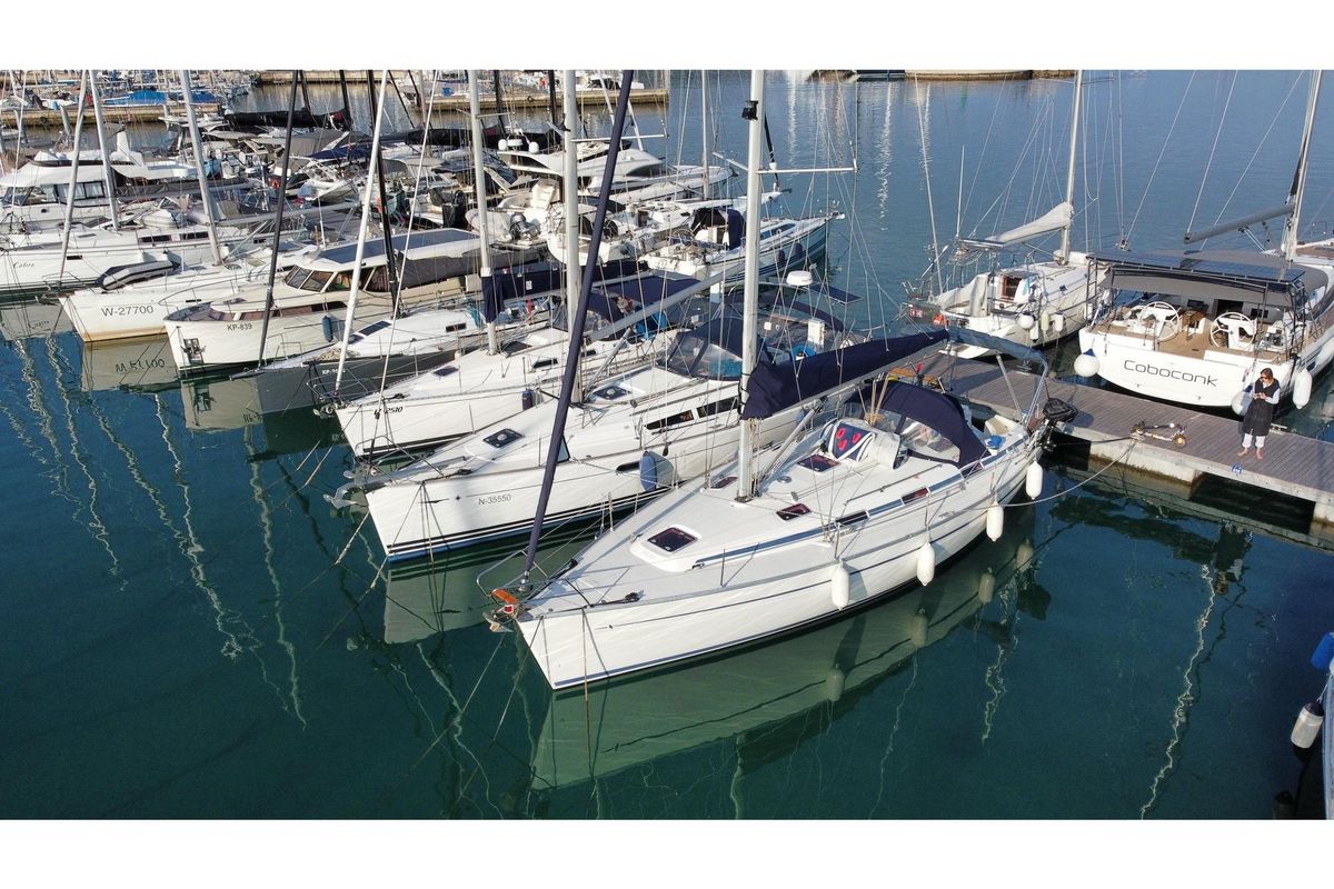 2004 Bavaria 38