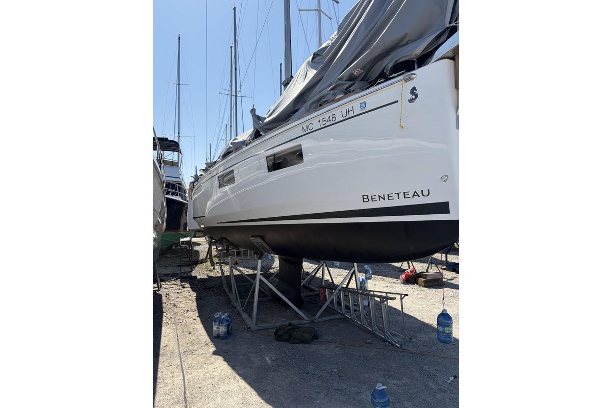 2019 Beneteau Oceanis 35.1