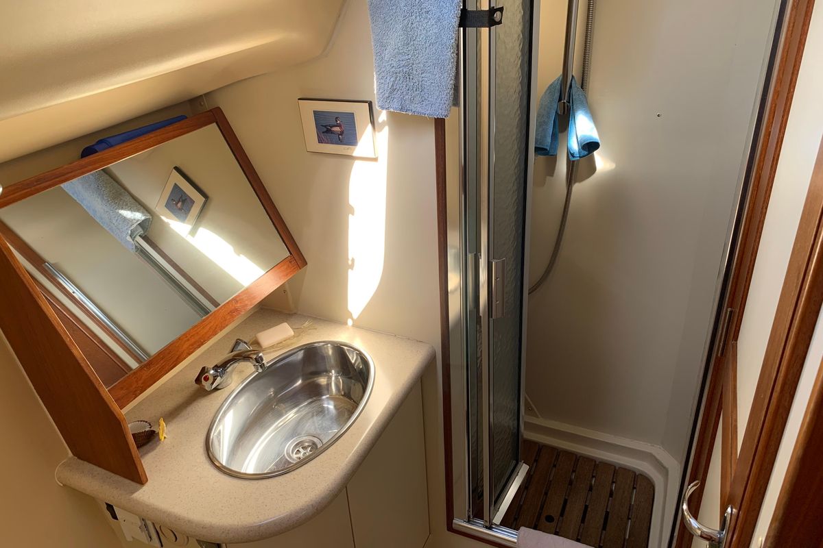 2004 Hunter 41 Aft Cockpit