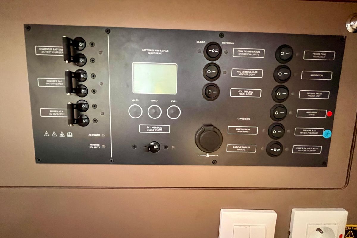 2019 Beneteau Oceanis 35.1