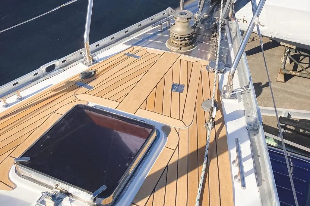 1999 Hylas 54
