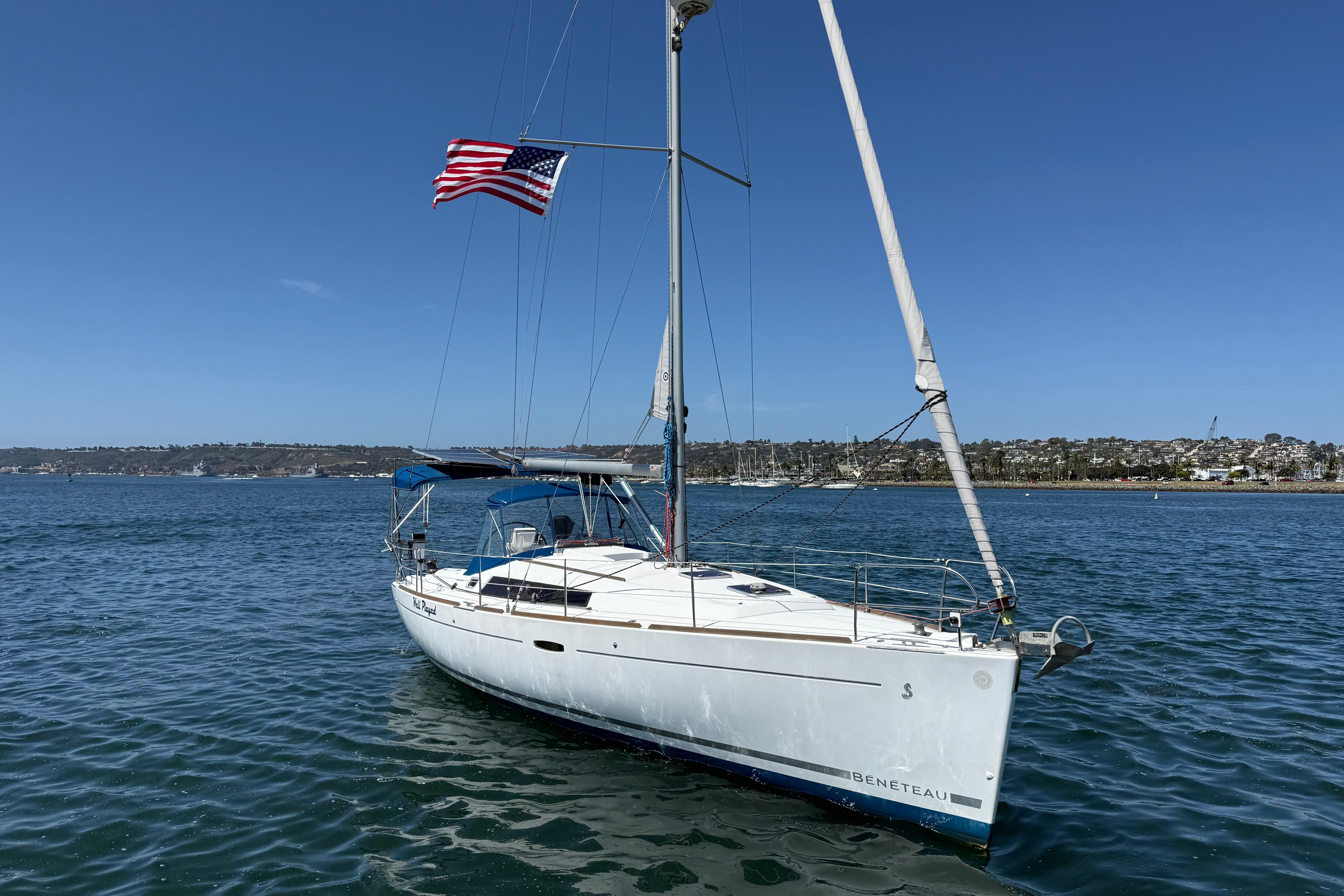 2012 Beneteau Oceanis 37