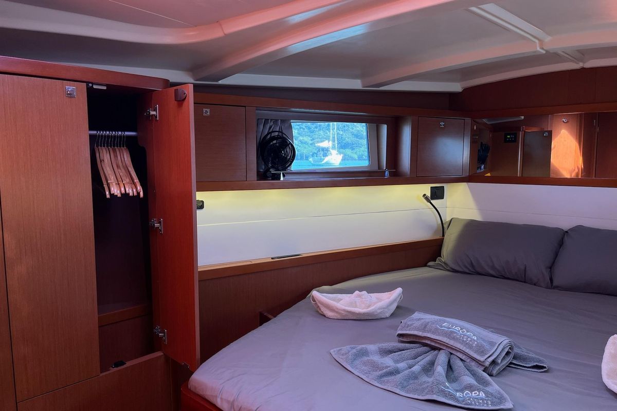 2014 Beneteau Oceanis 48