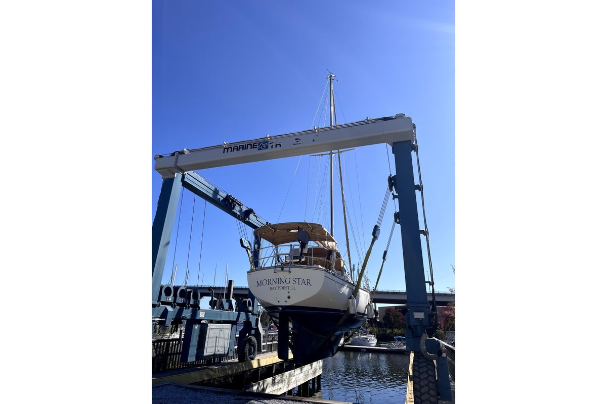 1994 Island Packet 35