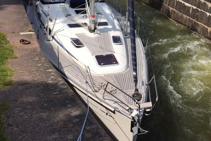 2006 Bavaria Cruiser 37