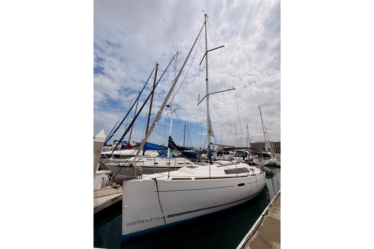 2010 Beneteau Oceanis 34