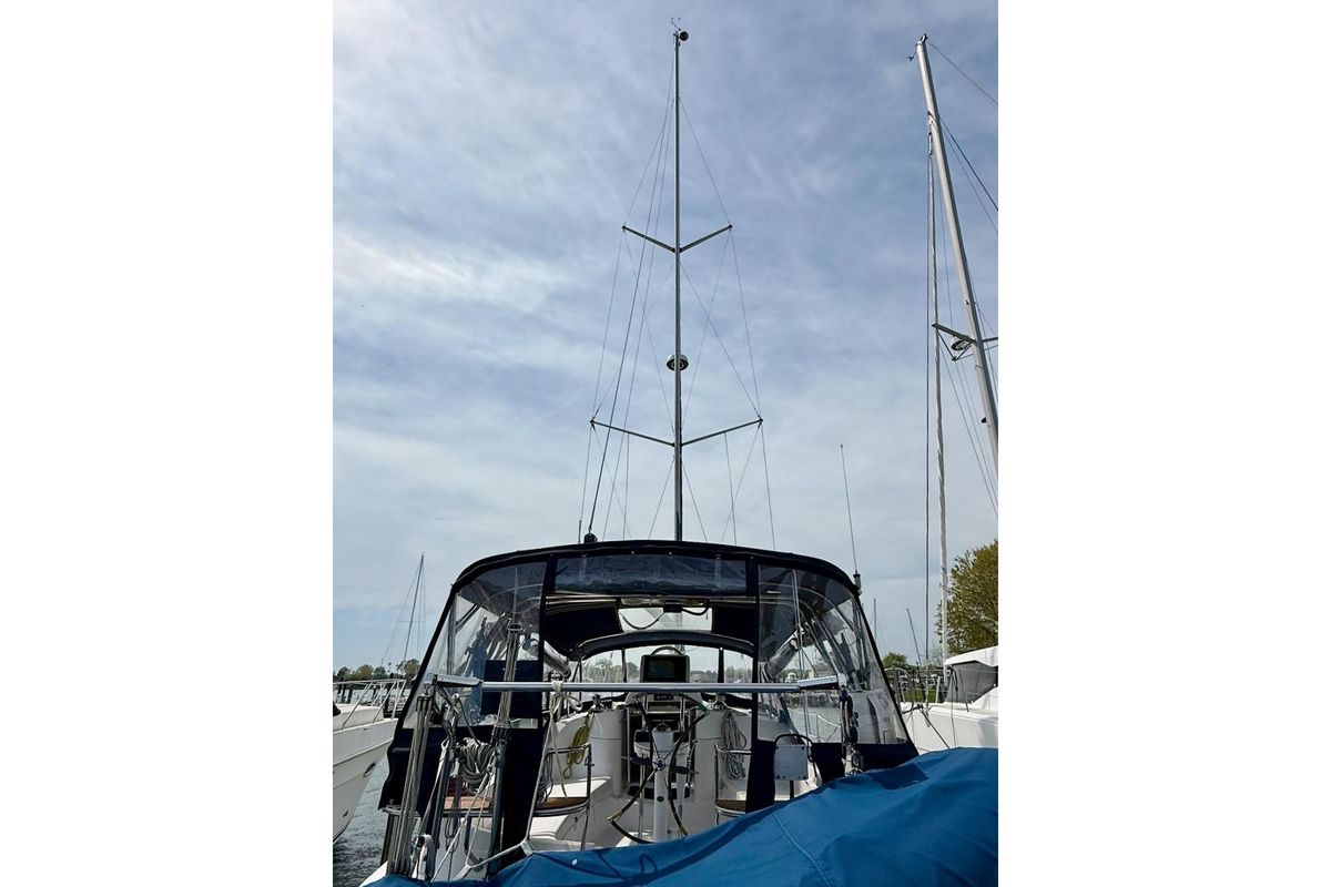 2006 Hunter 41 Deck Salon