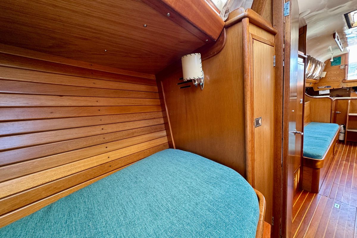 1970 Hinckley 38