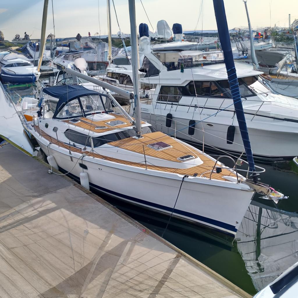 2011 Hunter 45 Deck Salon