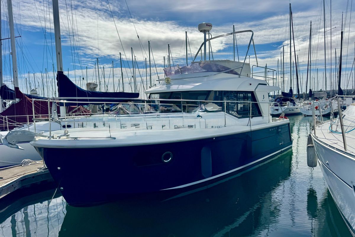 2016 Beneteau Swift Trawler 30