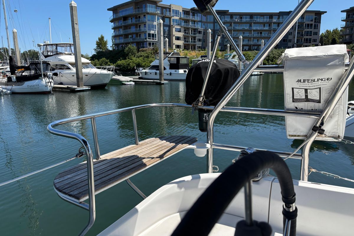 2006 Hunter 41 Deck Salon