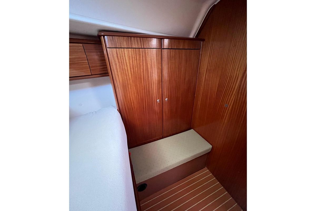 2004 Bavaria 38