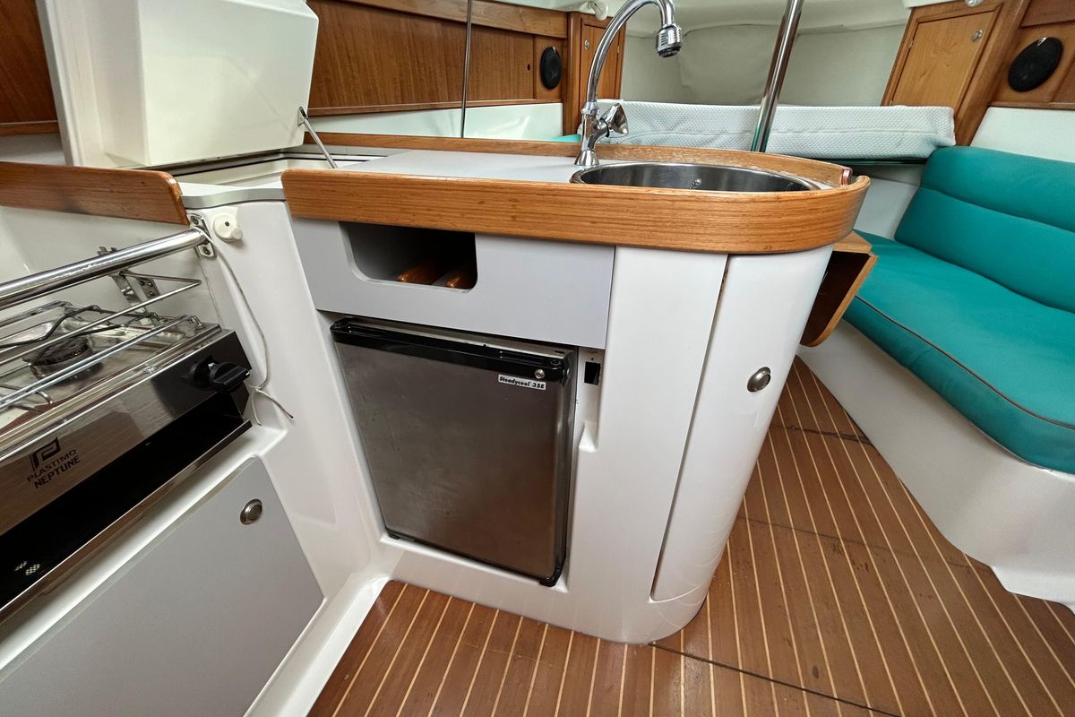 1993 Jeanneau Sun Way 29