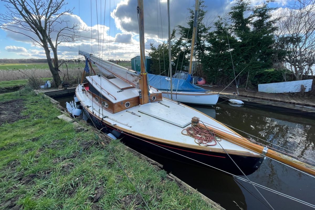 1986 E Sailing Yachts Easticks 28